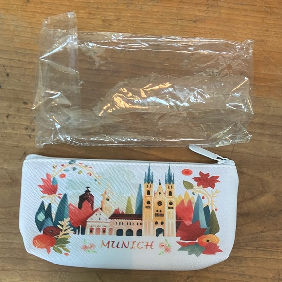 Munich souvenir pencil case  / makeup / jewelry bag White Pouch - Picture 7 of 8